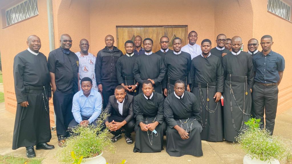 Formation Community Zimbabwe.JPG